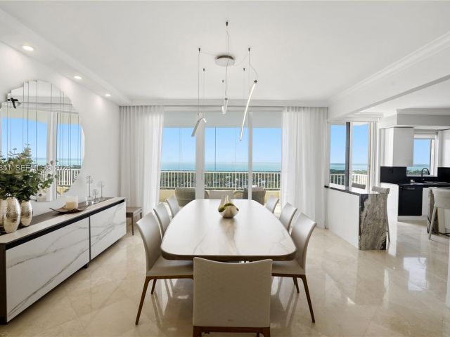 Apartment for sale  Unit #1805 - photo 7404380