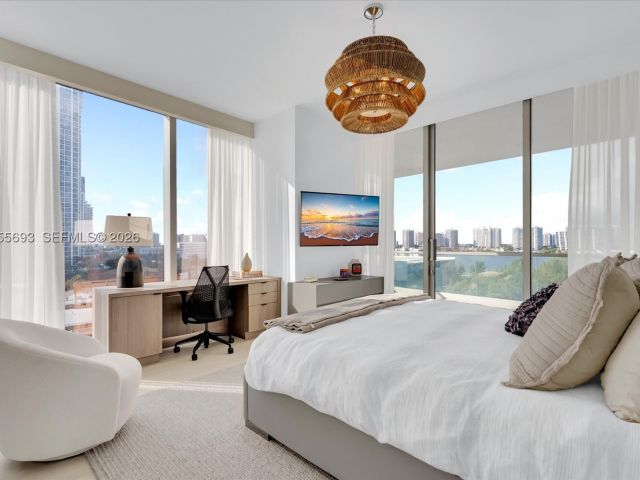 4-bedroom condo for sale in Sunny Isles Beach - 18501 Collins Ave 704 - MondialRealty