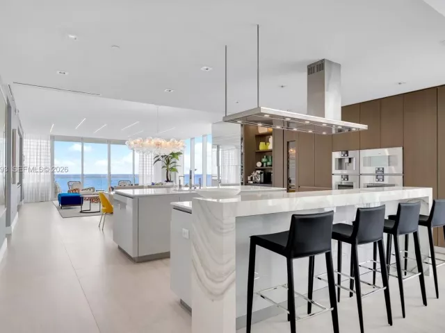 4-bedroom condo for sale in Sunny Isles Beach - 18501 Collins Ave 704 - MondialRealty