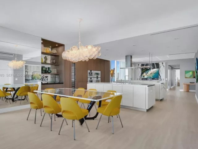 4-bedroom condo for sale in Sunny Isles Beach - 18501 Collins Ave 704 - MondialRealty