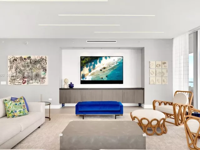 4-bedroom condo for sale in Sunny Isles Beach - 18501 Collins Ave 704 - MondialRealty