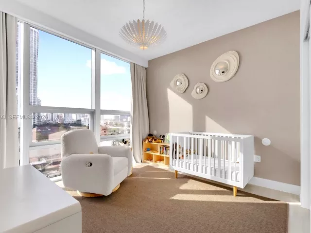 4-bedroom condo for sale in Sunny Isles Beach - 18501 Collins Ave 704 - MondialRealty