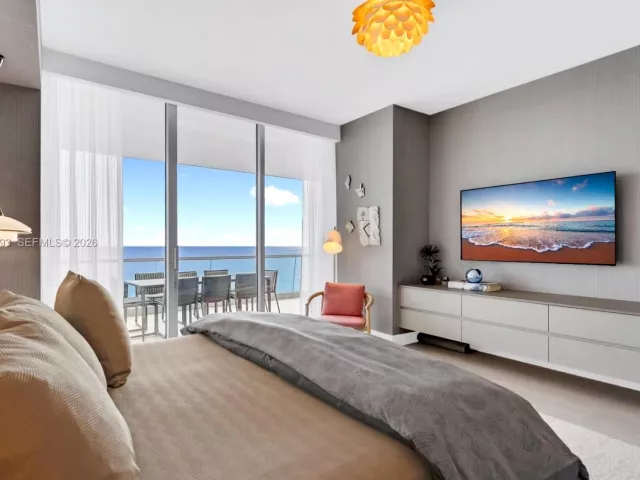 4-bedroom condo for sale in Sunny Isles Beach - 18501 Collins Ave 704 - MondialRealty