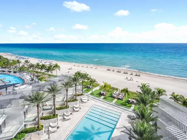 4-bedroom condo for sale in Sunny Isles Beach - 18501 Collins Ave 704 - MondialRealty