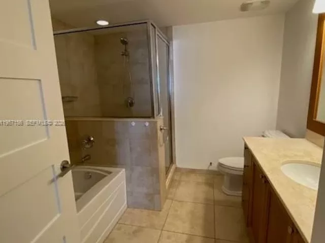 2-bedroom condo for rent in Coral Gables - 55 Merrick Way 552 - MondialRealty