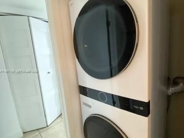 2-bedroom condo for rent in Coral Gables - 55 Merrick Way 552 - MondialRealty