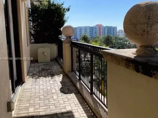 2-bedroom condo for rent in Coral Gables - 55 Merrick Way 552 - MondialRealty