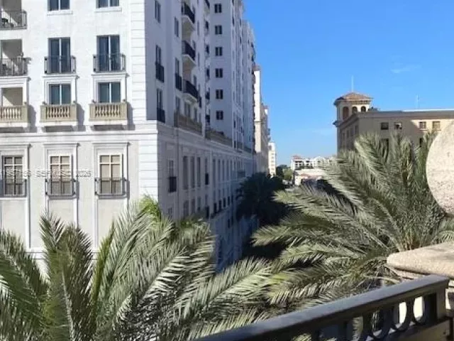 2-bedroom condo for rent in Coral Gables - 55 Merrick Way 552 - MondialRealty