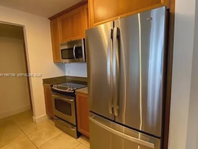 2-bedroom condo for rent in Coral Gables - 55 Merrick Way 552 - MondialRealty