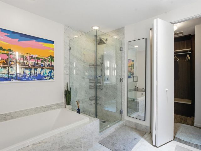 Apartment for rent  Unit #4202 - photo 7325611