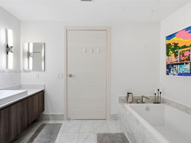 Apartment for rent  Unit #4202 - photo 7325612