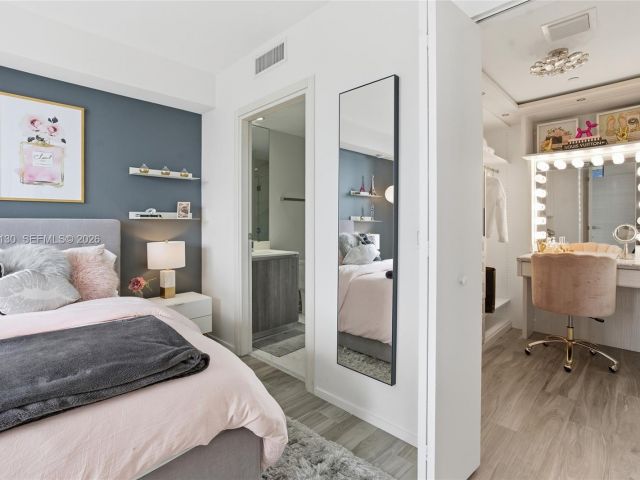 Apartment for rent  Unit #4202 - photo 7325614