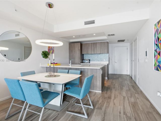 Apartment for rent  Unit #4202 - photo 7325617