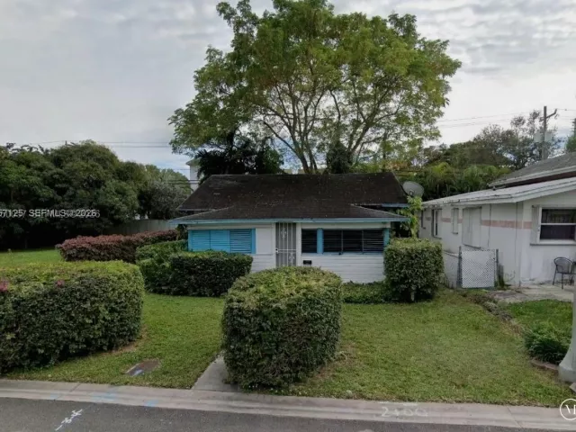 2-bedroom home for sale in Coral Gables - 134 Florida Ave - MondialRealty