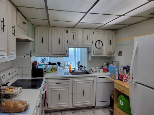 Apartment for sale  Unit #1106 - photo 7406889