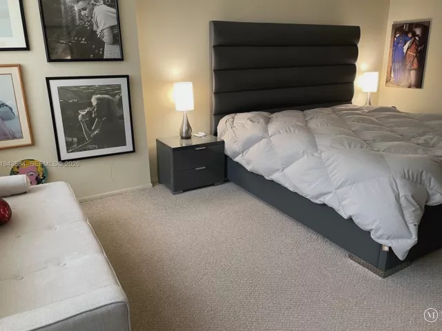 1-bedroom condo for sale in Miami Beach - 6039 Collins Ave 1232 - MondialRealty