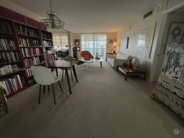 1-bedroom condo for sale in Miami Beach - 6039 Collins Ave 1232 - MondialRealty
