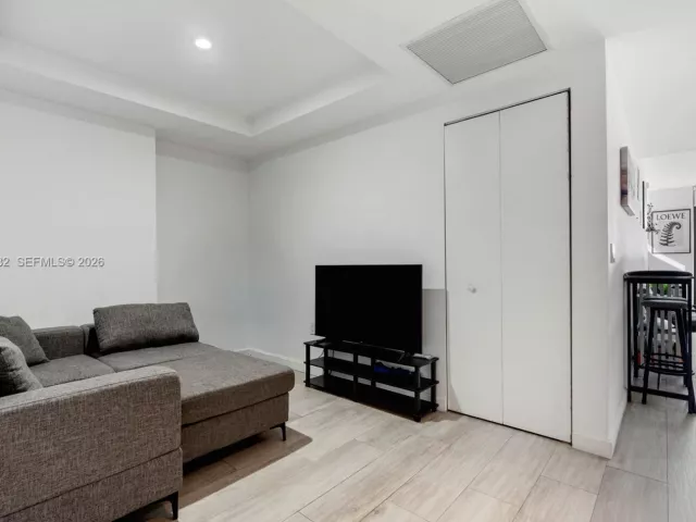 1-bedroom condo for sale in Miami - 55 SW 9th St 3005 - MondialRealty