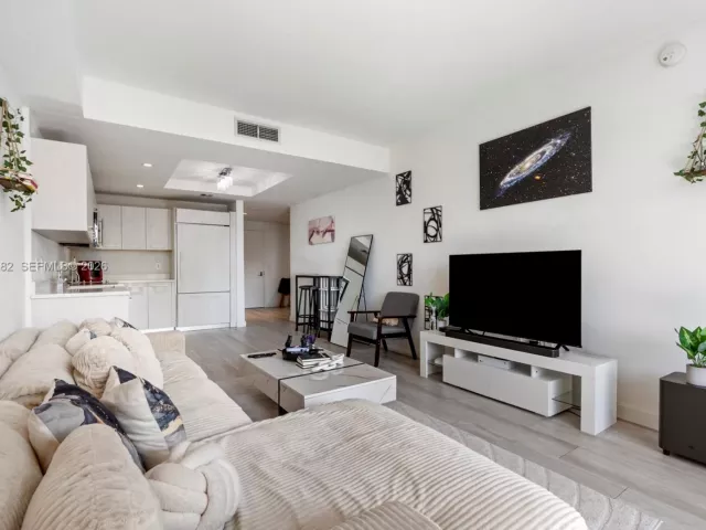 1-bedroom condo for sale in Miami - 55 SW 9th St 3005 - MondialRealty