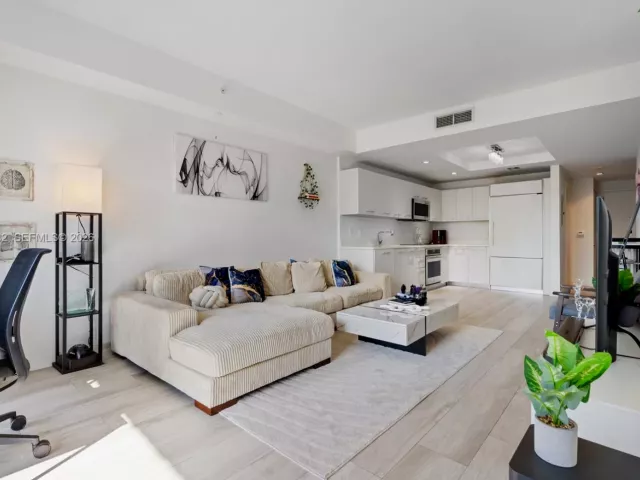 1-bedroom condo for sale in Miami - 55 SW 9th St 3005 - MondialRealty