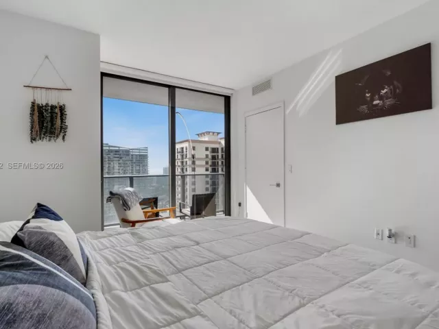 1-bedroom condo for sale in Miami - 55 SW 9th St 3005 - MondialRealty