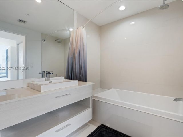 Apartment for sale  Unit #3005 - photo 7325014