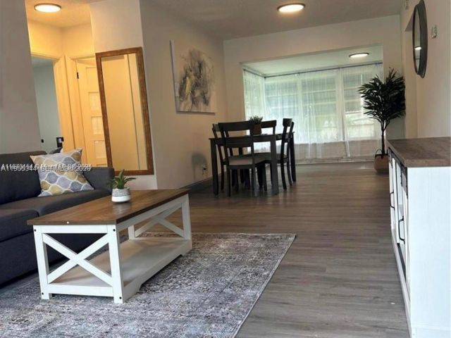 2-bedroom home for rent in North Miami Beach - 2500 NE 181st St 0 - MondialRealty