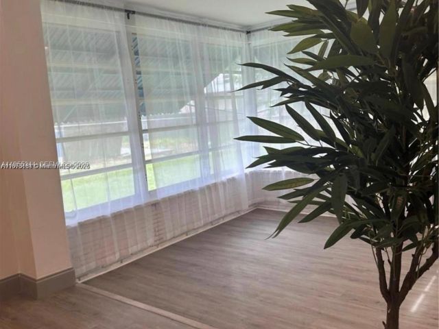 2-bedroom home for rent in North Miami Beach - 2500 NE 181st St 0 - MondialRealty