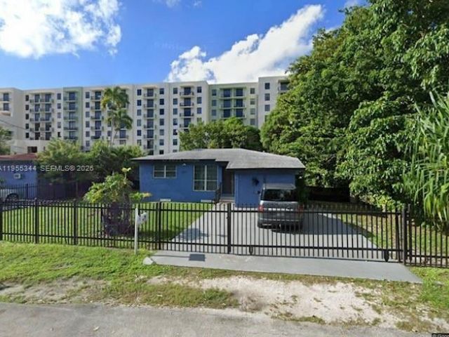 2-bedroom home for rent in North Miami Beach - 2500 NE 181st St 0 - MondialRealty