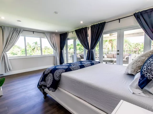 5-bedroom home for rent in Fort Lauderdale - 2275 SW 44th Street - MondialRealty