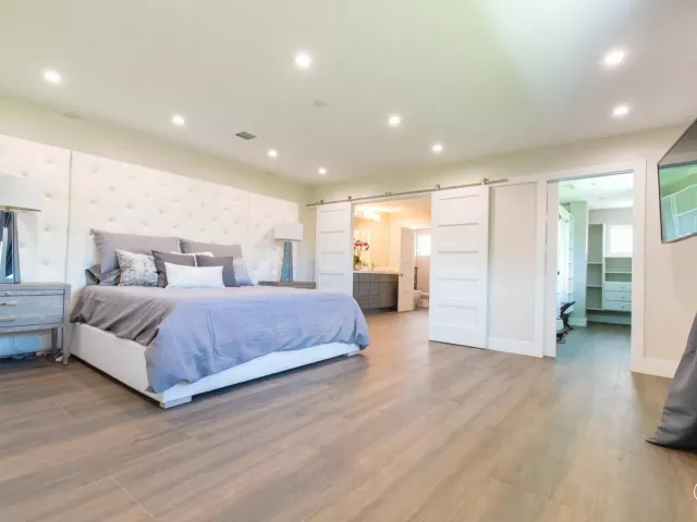 5-bedroom home for rent in Fort Lauderdale - 2275 SW 44th Street - MondialRealty