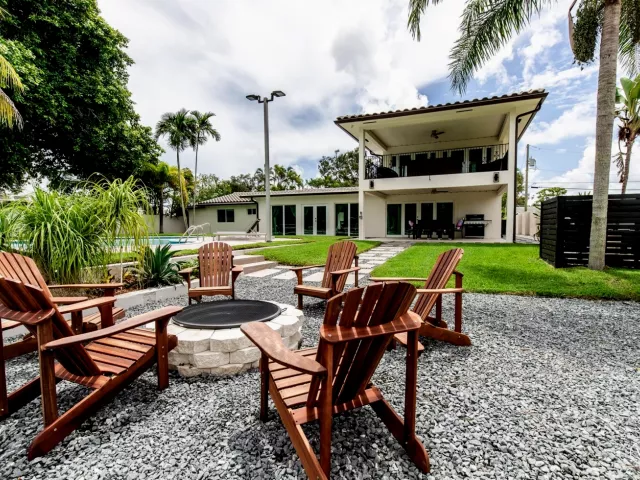 5-bedroom home for rent in Fort Lauderdale - 2275 SW 44th Street - MondialRealty