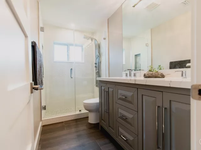 5-bedroom home for rent in Fort Lauderdale - 2275 SW 44th Street - MondialRealty