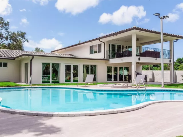 5-bedroom home for rent in Fort Lauderdale - 2275 SW 44th Street - MondialRealty