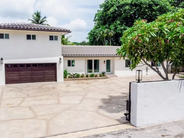 5-bedroom home for rent in Fort Lauderdale - 2275 SW 44th Street - MondialRealty