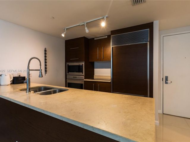 Apartment for sale  Unit #4511 - photo 7325205