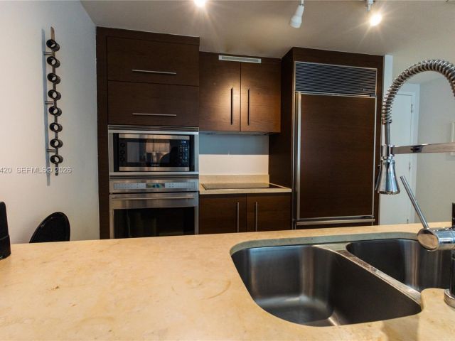 Apartment for sale  Unit #4511 - photo 7325206