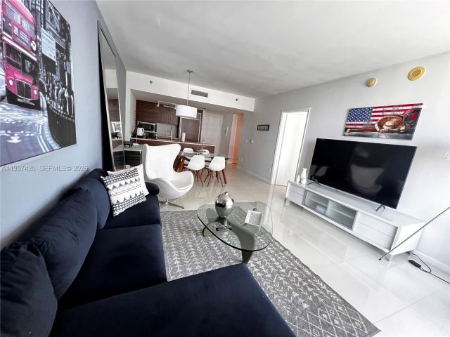 Apartment for sale  Unit #4511 - photo 7325210