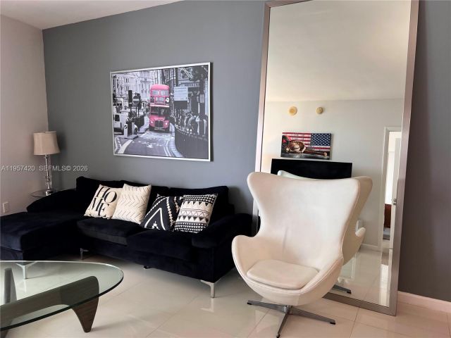 Apartment for sale  Unit #4511 - photo 7325214