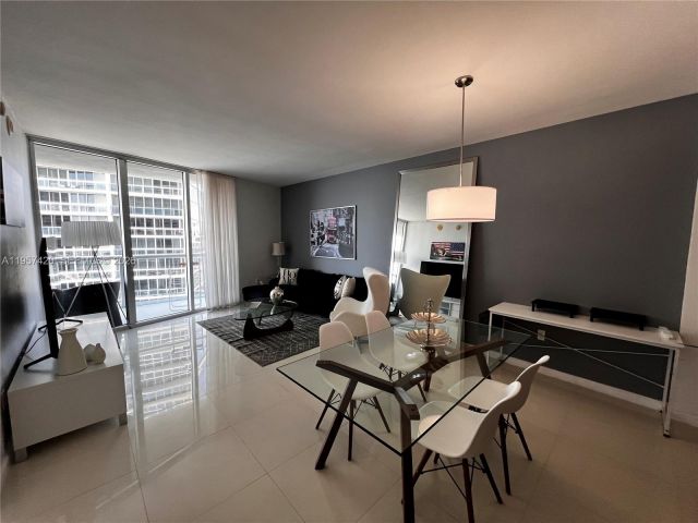 Apartment for sale  Unit #4511 - photo 7325215