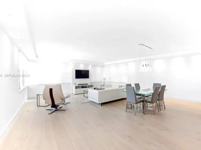 1-bedroom condo for rent in Miami Beach - 5255 Collins Ave 4A - MondialRealty