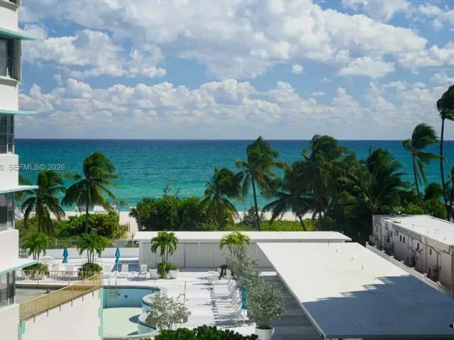 1-bedroom condo for rent in Miami Beach - 5255 Collins Ave 4A - MondialRealty