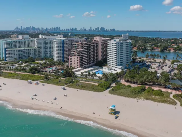 1-bedroom condo for rent in Miami Beach - 5255 Collins Ave 4A - MondialRealty