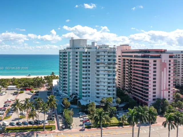 1-bedroom condo for rent in Miami Beach - 5255 Collins Ave 4A - MondialRealty