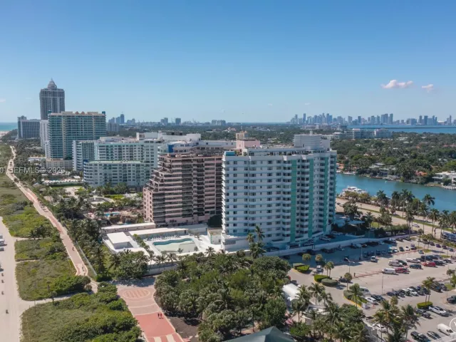 1-bedroom condo for rent in Miami Beach - 5255 Collins Ave 4A - MondialRealty