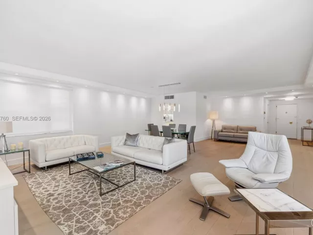 1-bedroom condo for rent in Miami Beach - 5255 Collins Ave 4A - MondialRealty