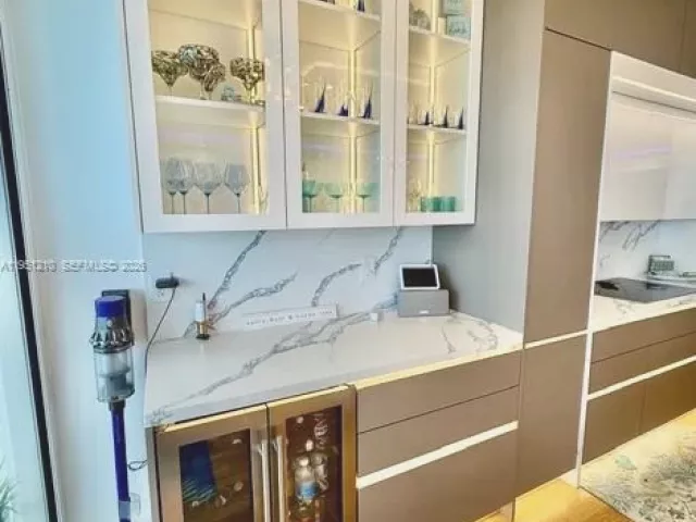 2-bedroom condo for rent in Miami Beach - 6365 Collins Ave 3102 - MondialRealty