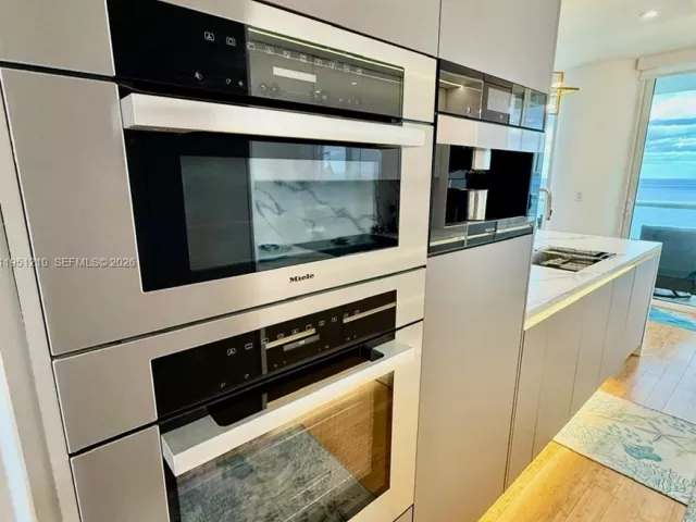 2-bedroom condo for rent in Miami Beach - 6365 Collins Ave 3102 - MondialRealty