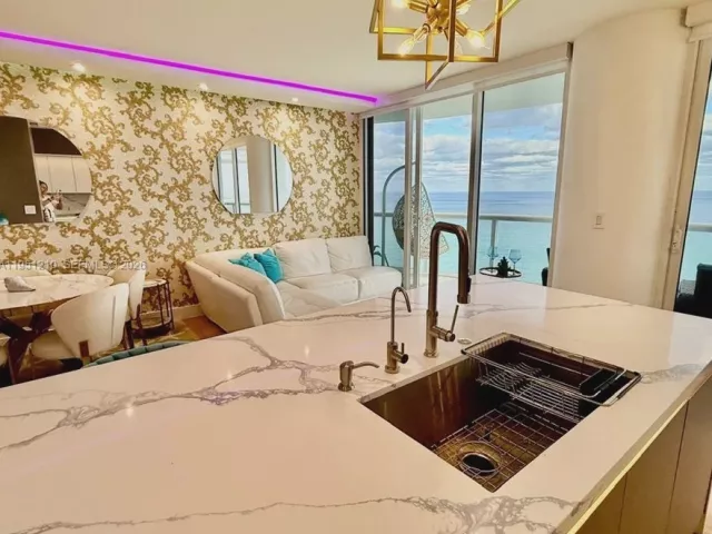 2-bedroom condo for rent in Miami Beach - 6365 Collins Ave 3102 - MondialRealty