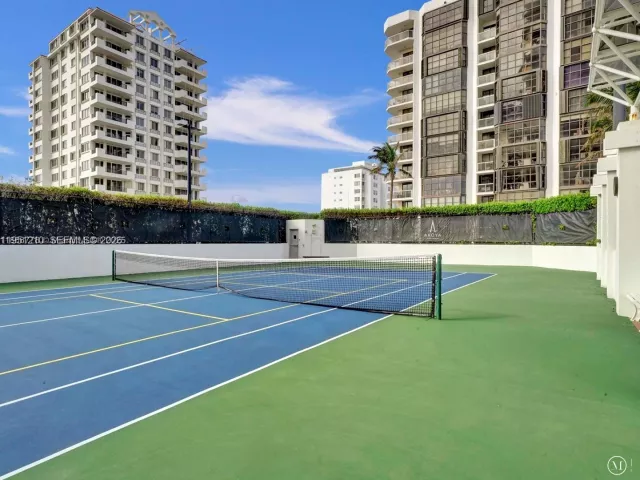 2-bedroom condo for rent in Miami Beach - 6365 Collins Ave 3102 - MondialRealty